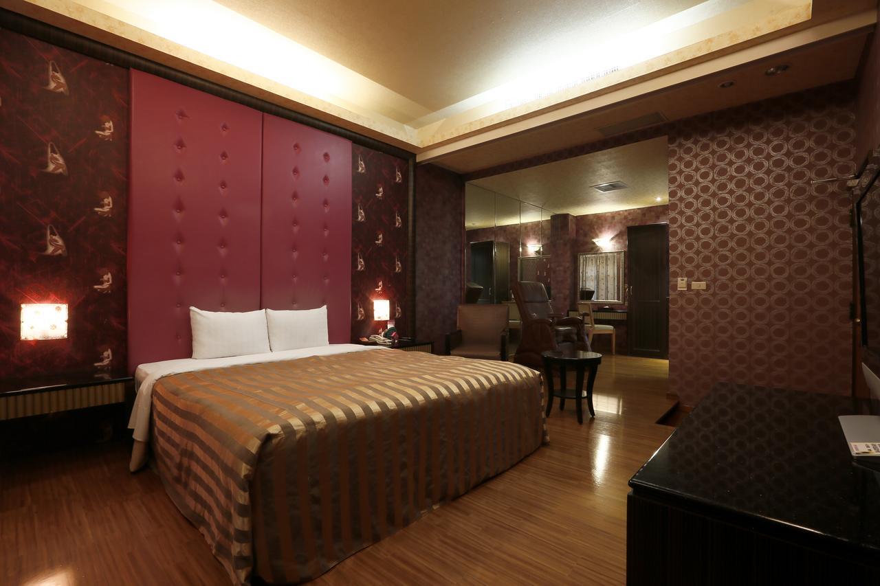 Hua Xiang Motel - Fengshan Kaohsiung Exterior photo